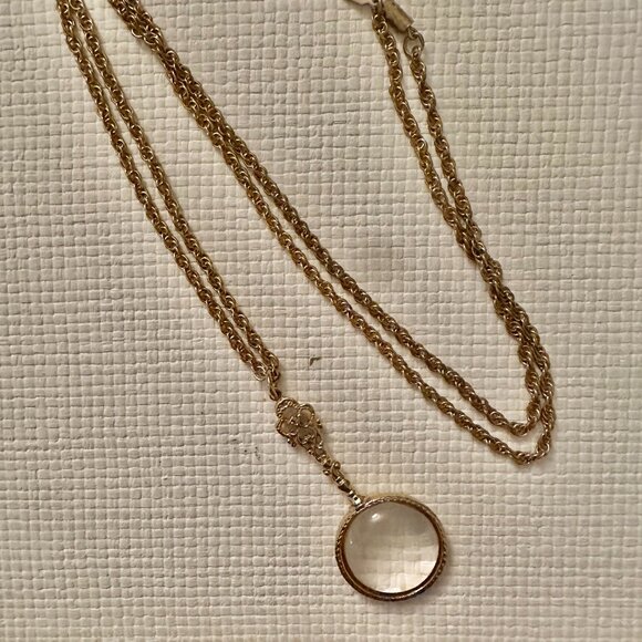 Vintage Signed 1928 Long Gold Tone Chain with Magnifying Glass - Picture 1 of 2
